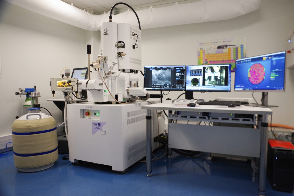 Les analyses au laboratoire Themis ici le MEB